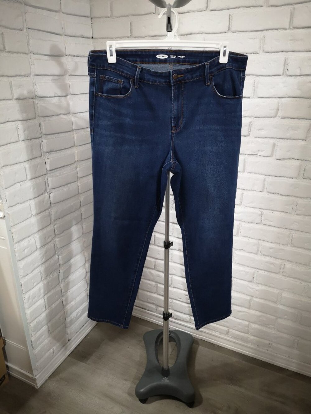 Old Navy Ladies Size 16 Medium Wash Power Slim Straight Blue Jeans Festival